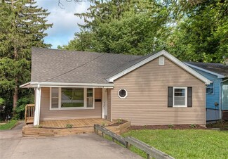1214 65th St, Windsor Heights, IA 50324