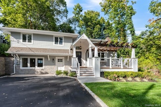 33 Alsace Place, Northport, NY 11768