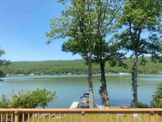 857 E Shore Rd, Hewitt, NJ 07421
