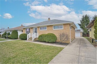 15712 Rowena Ave, Maple Heights, OH 44137