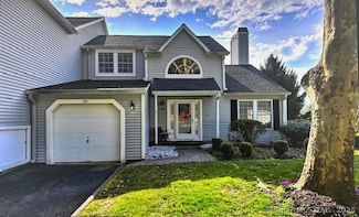 30 Rivendell Dr, Shelton, CT 06484