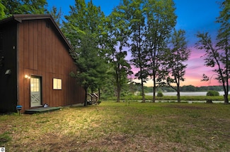 484 Autumn Rd, Cadillac, MI 49601