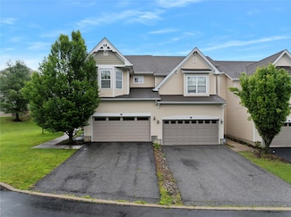38 Woodside Knolls Dr, Middletown, NY 10940