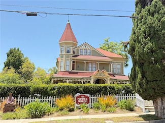 225 N Lima St, Sierra Madre, CA 91024