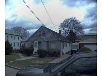 11 Victoria St, Providence, RI 02909