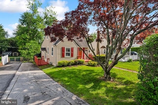 909 Old Lancaster Rd, Berwyn, PA 19312