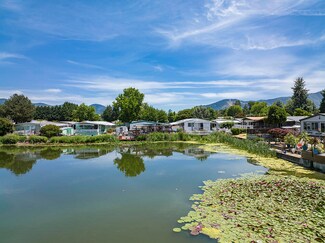 976 Roguelea Ln, Grants Pass, OR 97526