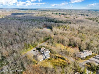 16 Santana Rd, Lake Harmony, PA 18624