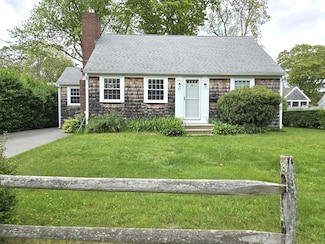 22 Cypress St, Teaticket, MA 02536
