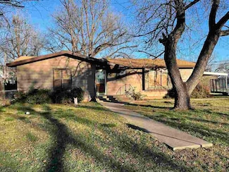 400 N Tackitt St, Seymour, TX 76380