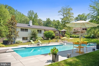 6219 Beachway Dr, Falls Church, VA 22041