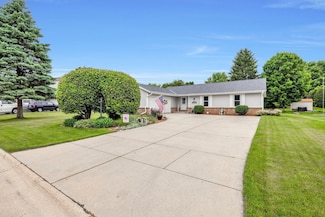W160N10934 Meadow Dr, Germantown, WI 53022