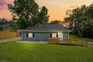539 W Salisbury St, Denton, NC 27239