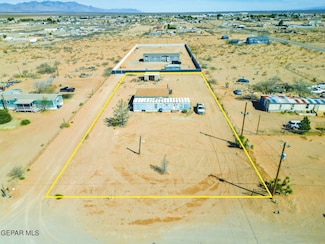 560 Luna Azul Dr, Chaparral, NM 88081
