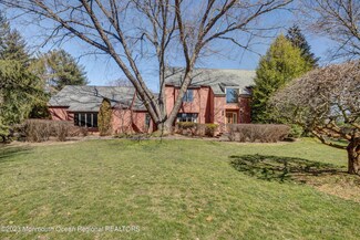 14 Takolusa Dr, Holmdel, NJ 07733