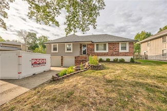 257 E Bridlespur Dr, Kansas City, MO 64114