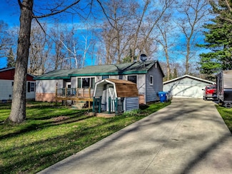 6354 Swallow Dr, Harrison, MI 48625
