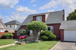 24 Holly St, Port Reading, NJ 07064