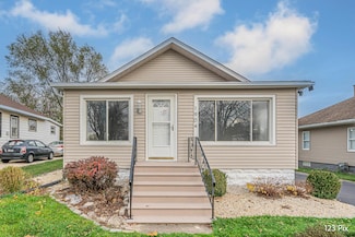 1904 N Center St, Crest Hill, IL 60403