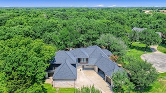 2910 Wellington Dr, Sherman, TX 75092