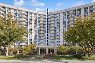 20 N Tower Rd Unit 12L, Oak Brook, IL 60523
