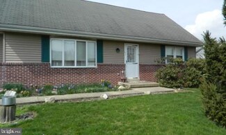 28 Cherry Hill Rd, Ronks, PA 17572