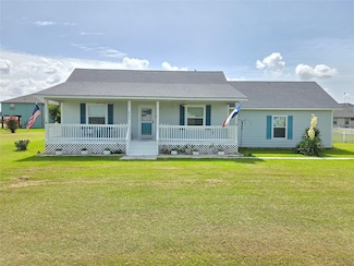 657 Bayview Dr, Palacios, TX 77465