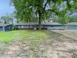 3233 Woodview Dr, Jackson, MS 39212