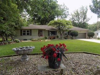 1520 Birch Dr, Elkhart, IN 46514