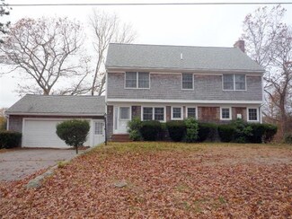 51 Tahanto Rd, Pocasset, MA 02559