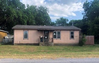909 W Wynnewood Ave, Sulphur, OK 73086