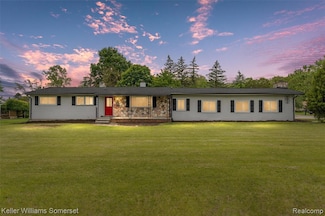 24891 Creekside Dr, Farmington Hills, MI 48336