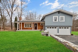 6 Clinton St, Amesbury, MA 01913