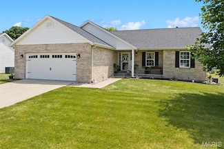 100 Quail Dr E, Highland, IL 62249