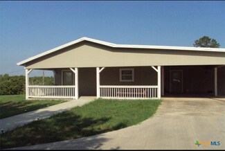 810 E Clayton St, Cuero, TX 77954