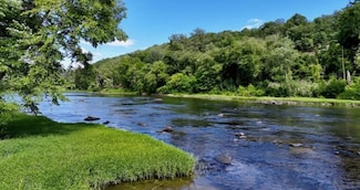 55 Minnow Ln, Alderson, WV 24910