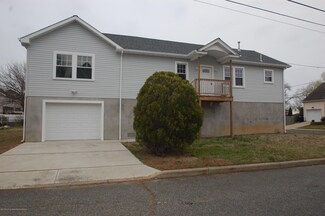 22 Renfrew Place, Port Monmouth, NJ 07758