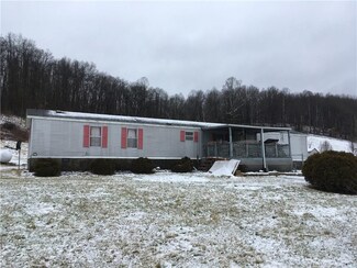 8848 Wolford Rd SE, Uhrichsville, OH 44683