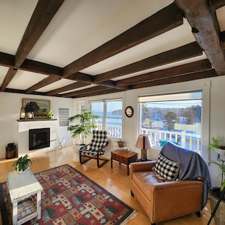 21 Main St, Rockport, ME 04856