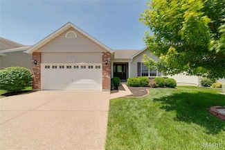 610 Falconcrest Dr, Lake Saint Louis, MO 63367