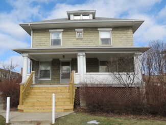 117 W Willow Ave, Wheaton, IL 60187