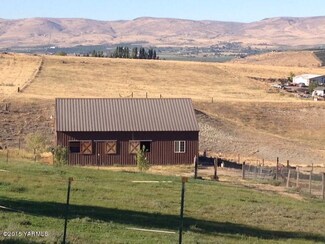 1740 Konnowac Pass Rd, Moxee, WA 98936