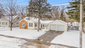 1015 Emerald Ave NE, Grand Rapids, MI 49503