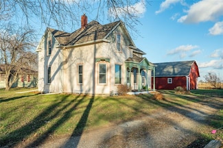 103 N Dewey St, Prairie City, IA 50228