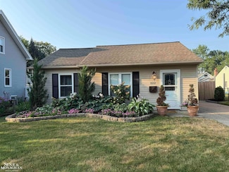 322 E Thirteen Mile Rd, Royal Oak, MI 48073