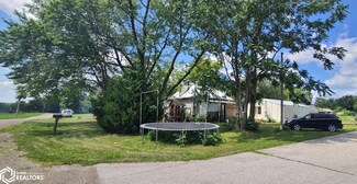 407 Commercial St, Rose Hill, IA 52586