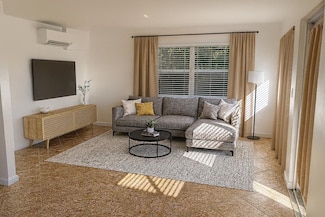 2621 NE 1st St Unit 10, Pompano Beach, FL 33062