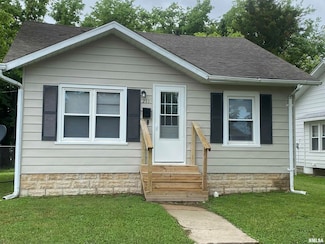211 Charles St, Benton, IL 62812