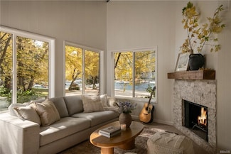 27821 Peninsula Dr Unit 420, Lake Arrowhead, CA 92352
