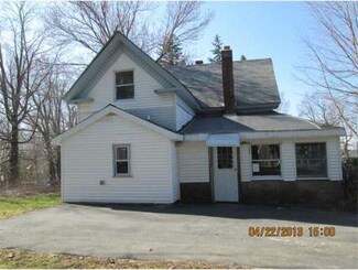 33 Schoolhouse Rd, Templeton, MA 01468